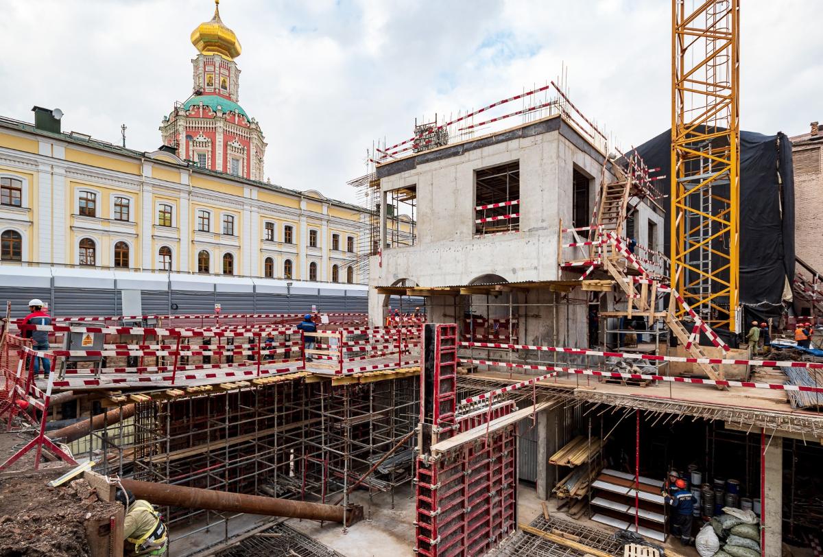 В коллекции клубных особняков «Ильинка 3/8» завершается возведение 2-го этажа корпуса D